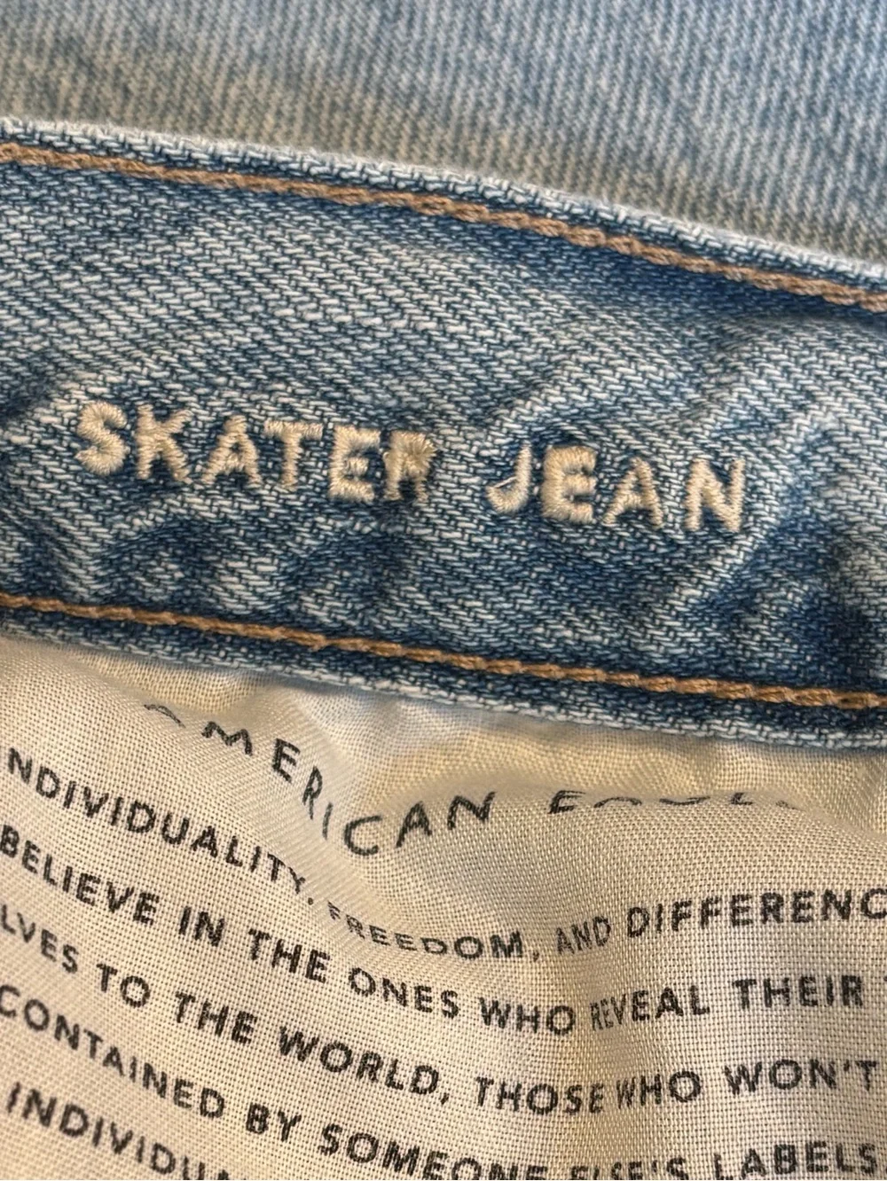 American Eagle Distressed Skater Jeans Size 4Short